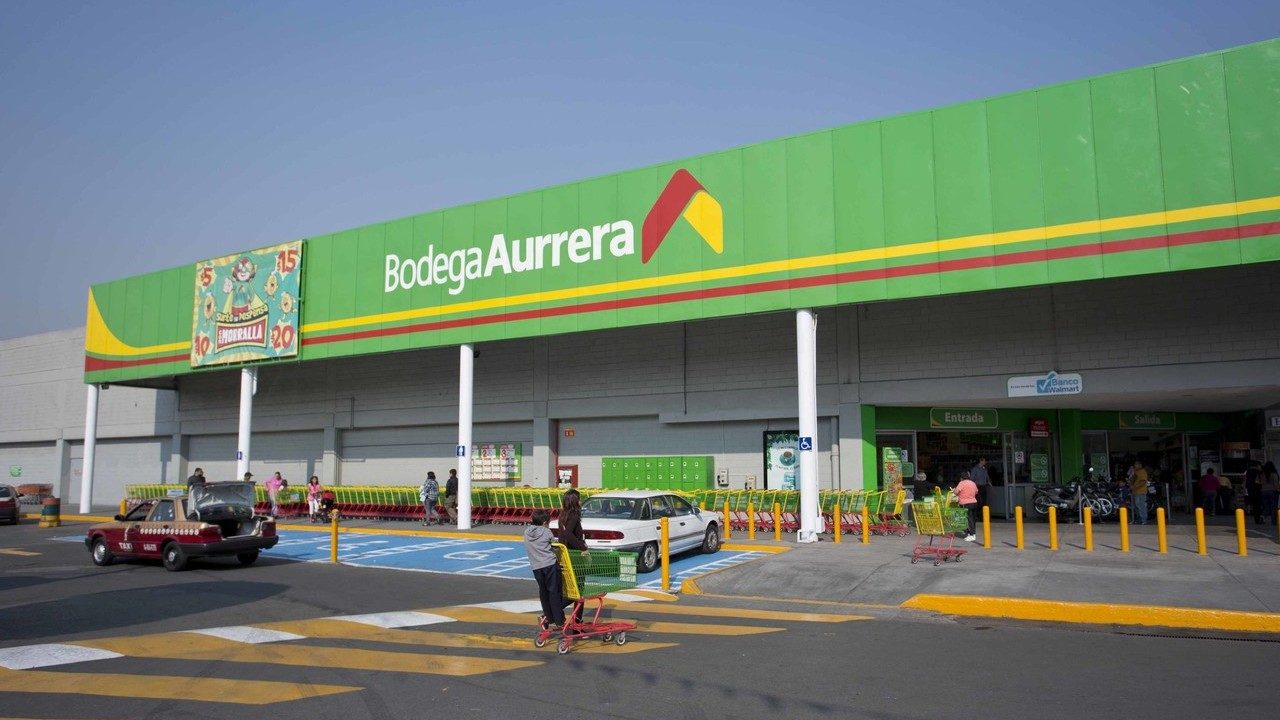 Chatting with strangers on WhatsApp